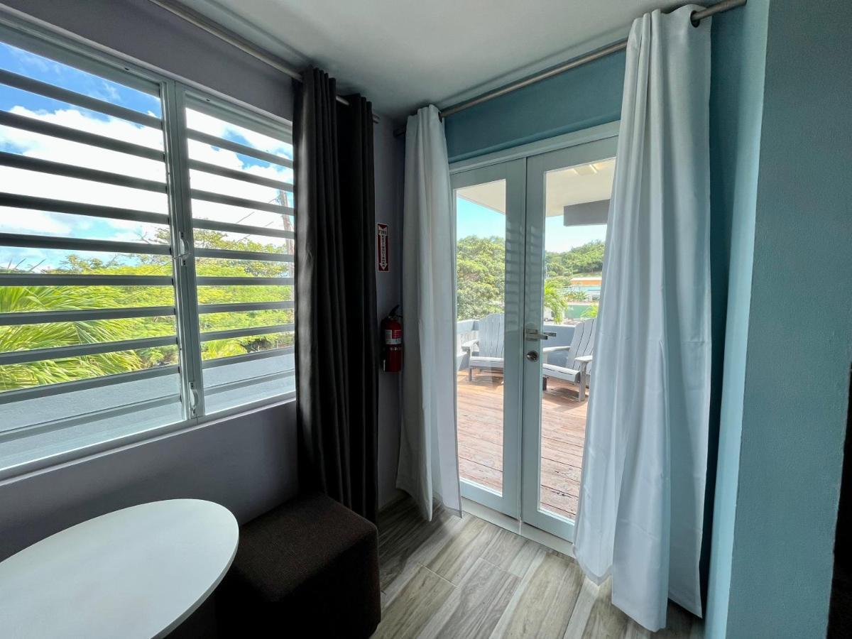 Old Crow Hotel And Suites Vieques Exterior photo