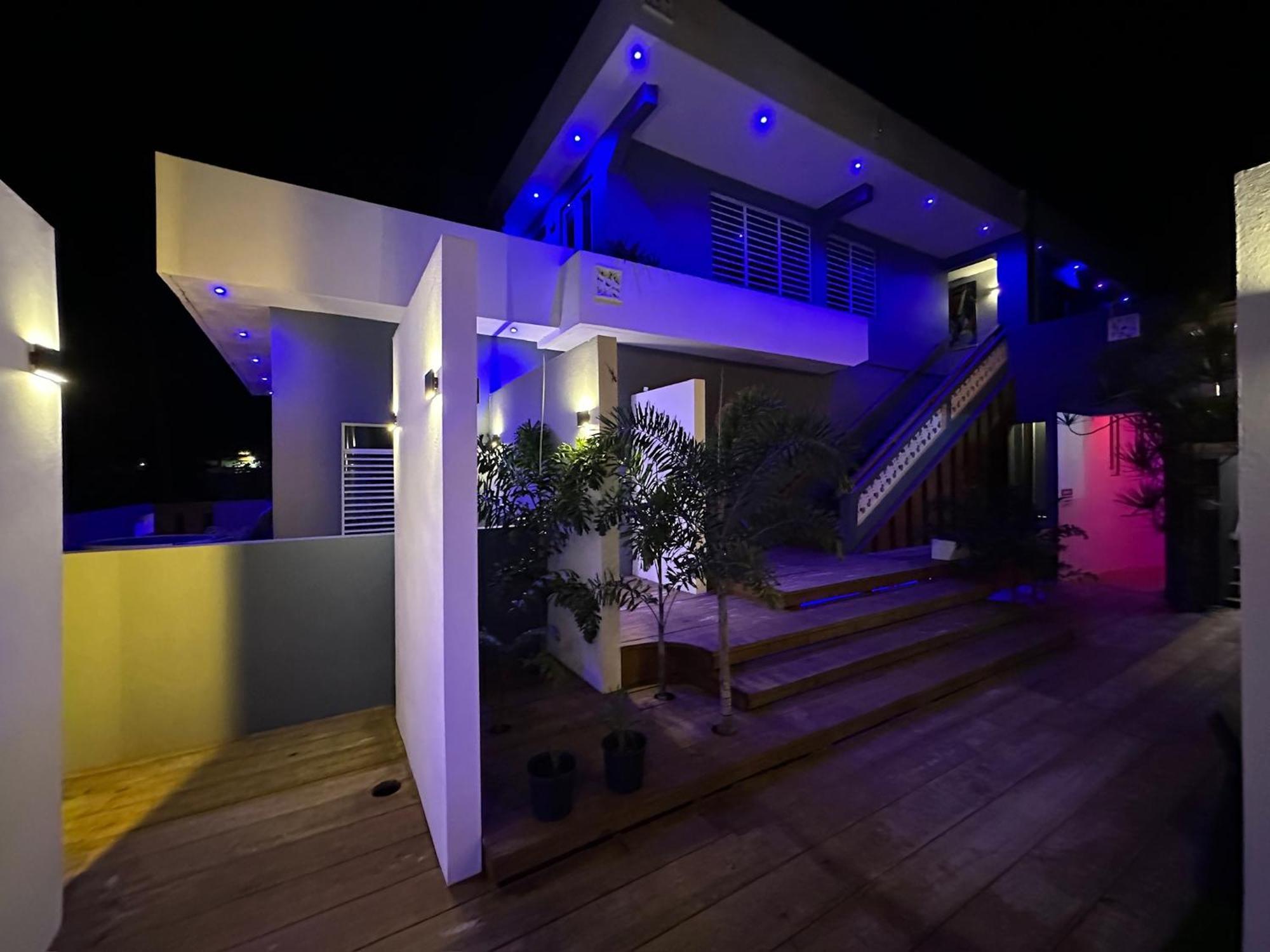 Old Crow Hotel And Suites Vieques Exterior photo