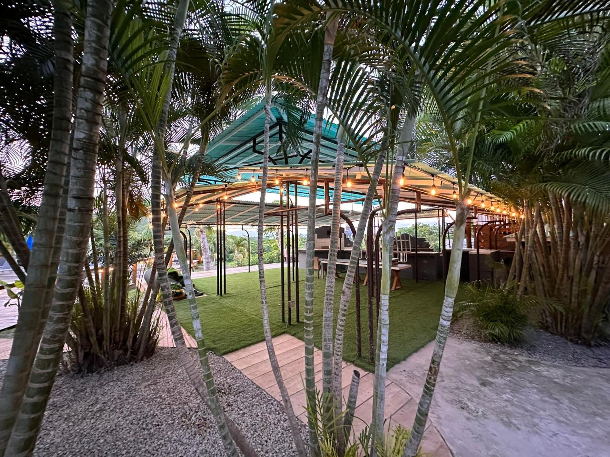 Old Crow Hotel And Suites Vieques Exterior photo