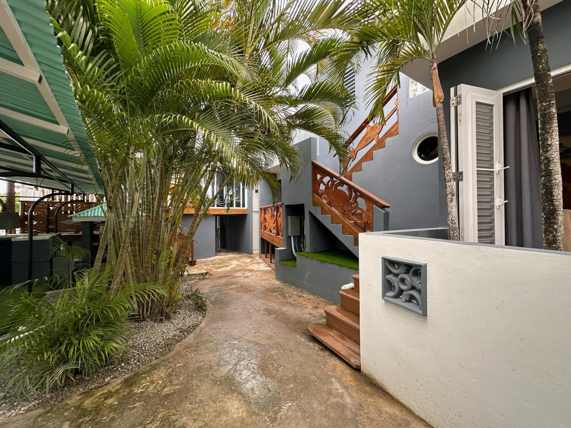 Old Crow Hotel And Suites Vieques Exterior photo
