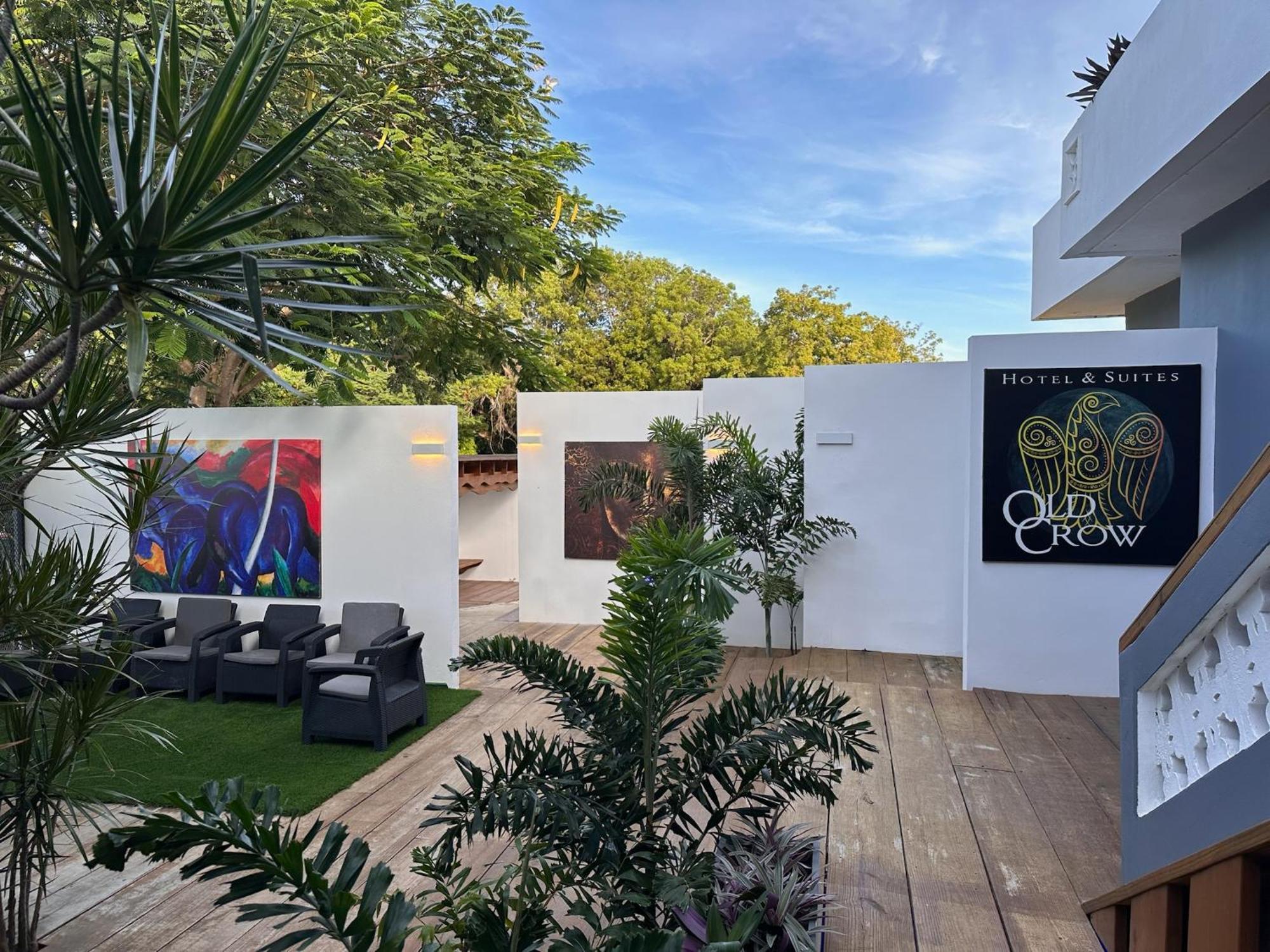 Old Crow Hotel And Suites Vieques Exterior photo