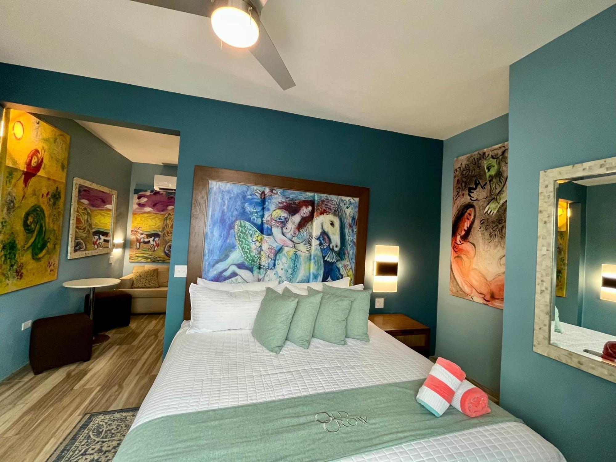 Old Crow Hotel And Suites Vieques Exterior photo
